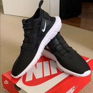 NWT Men’s Nike Vortak (Black, Size 9)